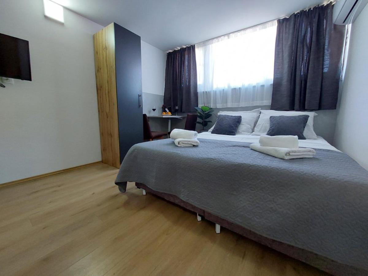 Apartmani Roza 普拉 外观 照片