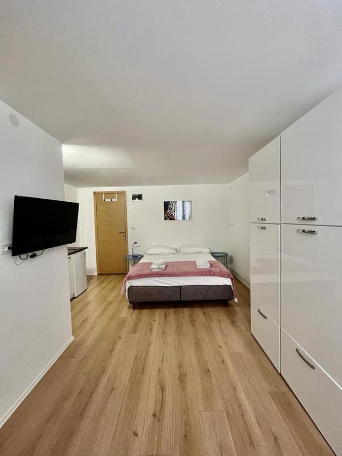 Apartmani Roza 普拉 外观 照片